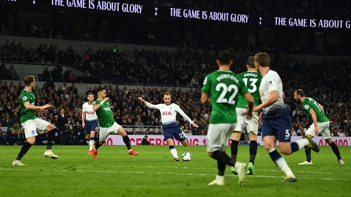 You are currently viewing Late Eriksen strike fires Spurs past Brighton