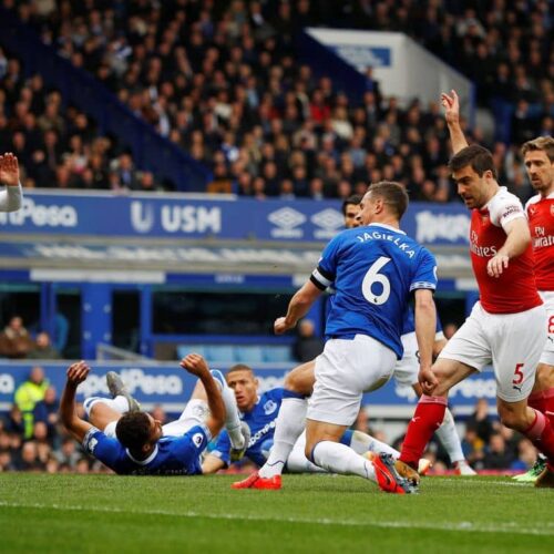 Arsenal dealt top-four blow by Everton
