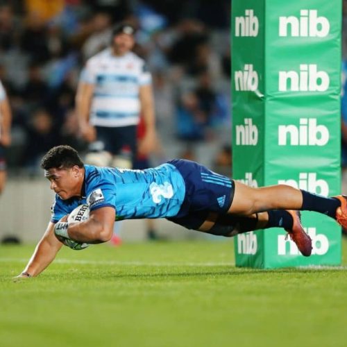 Blues hold off Waratahs