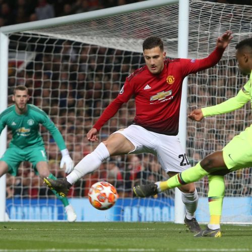 Barca edge United in first leg