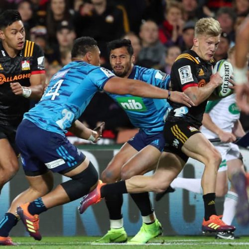 Chiefs hold off Blues in thriller