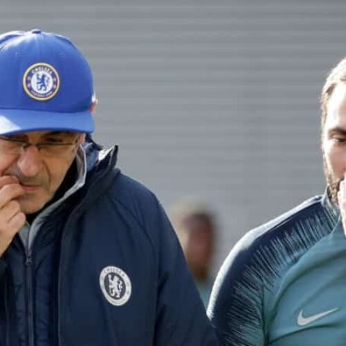 Sarri urges Chelsea to keep Higuain at Stamford Bridge