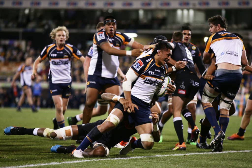 You are currently viewing Brumbies smash Sharks to book semi spot