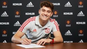 Read more about the article James completes move to Man Utd