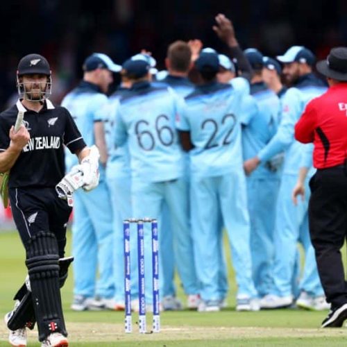 England need 242 for maiden World Cup title