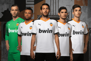 Read more about the article Puma releases Valencia new kit