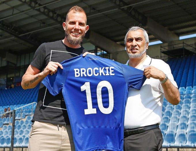 You are currently viewing Brockie: I just want to play football again