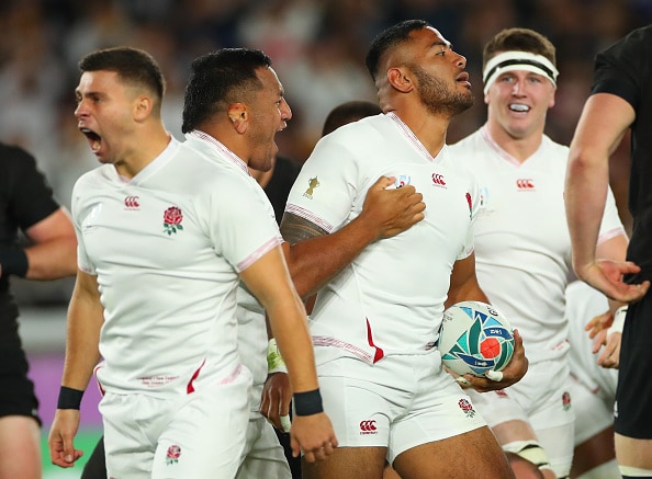 You are currently viewing England dethrone sloppy All Blacks
