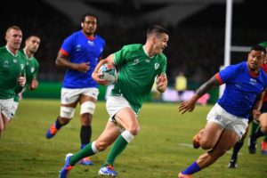 Read more about the article Sexton steers 14-man Ireland into quarters
