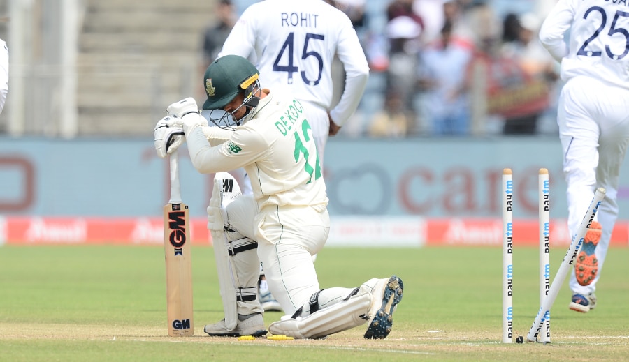 You are currently viewing Philander and Maharaj defy with bat – again