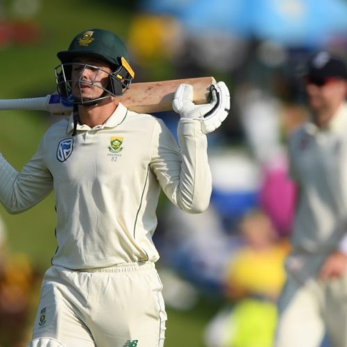 De Kock guides SA with counterattacking 95