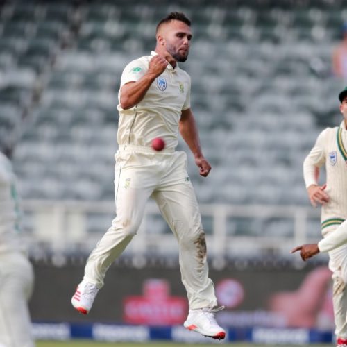 Proteas seamers fight back at Wanderers