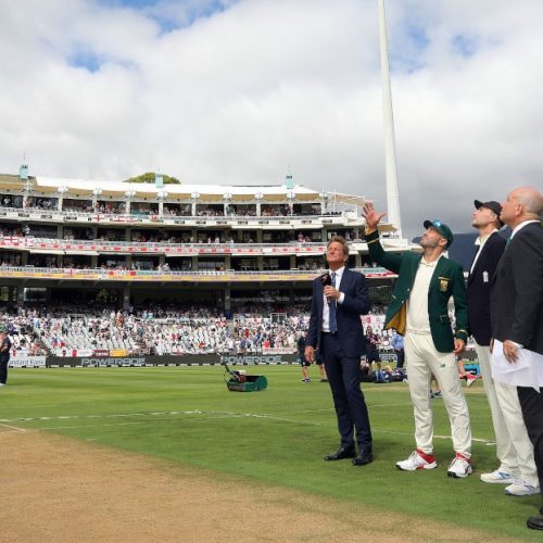 England bat first at Newlands