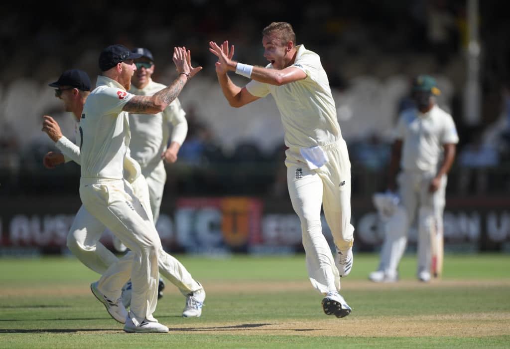 You are currently viewing Flurry of late wickets leads England to victory in the second Test
