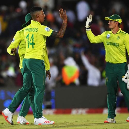 Proteas edge England in East London thriller