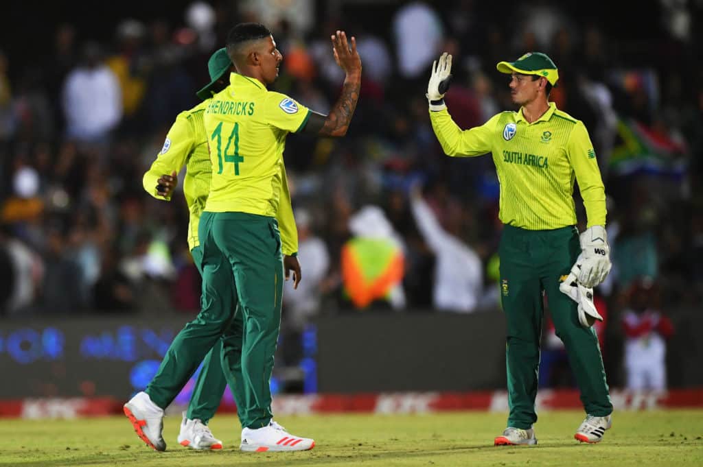 You are currently viewing Proteas edge England in East London thriller