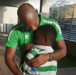 Read more about the article Watch: A tearful young Celtic supporter meets Mabokgwane