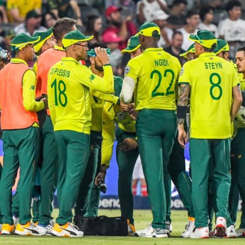 Proteas restrict Aussies after poor start