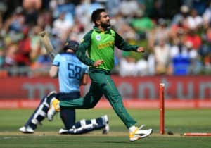 Read more about the article Shamsi impresses despite Denly rearguard