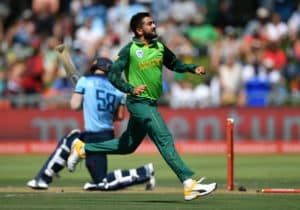 Read more about the article Shamsi impresses despite Denly rearguard