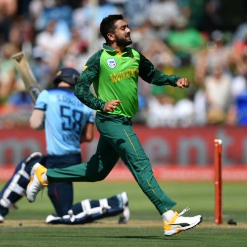 Shamsi impresses despite Denly rearguard