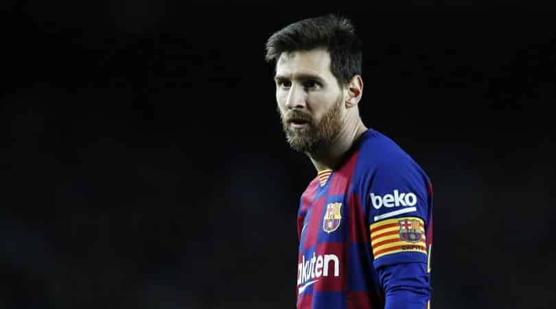 You are currently viewing Barcelona fear Messi could walk away for free after row with Abidal