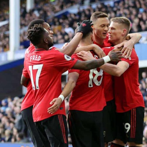 Fernandes earns Man Utd a point at Everton