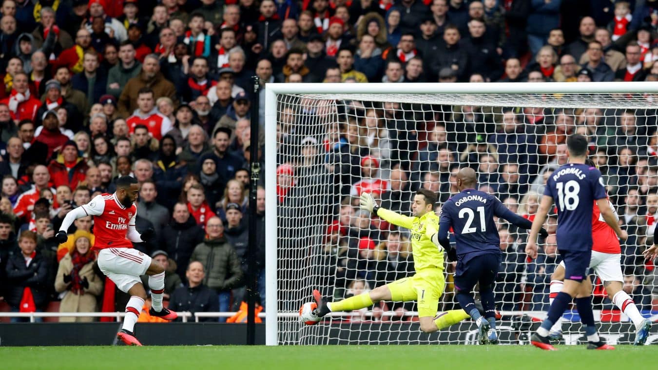 You are currently viewing Lacazette strike sinks battling West Ham