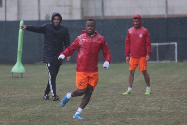 You are currently viewing Patosi eyes permanent move to Foolad FC