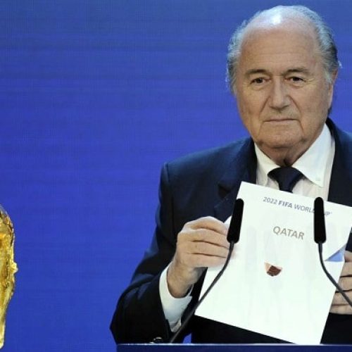 Blatter backs US to replace Qatar as 2022 World Cup host amid corruption charges