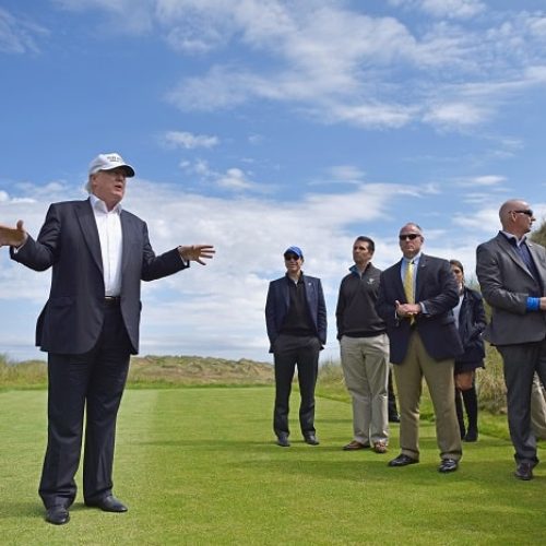 Trump backs golf return