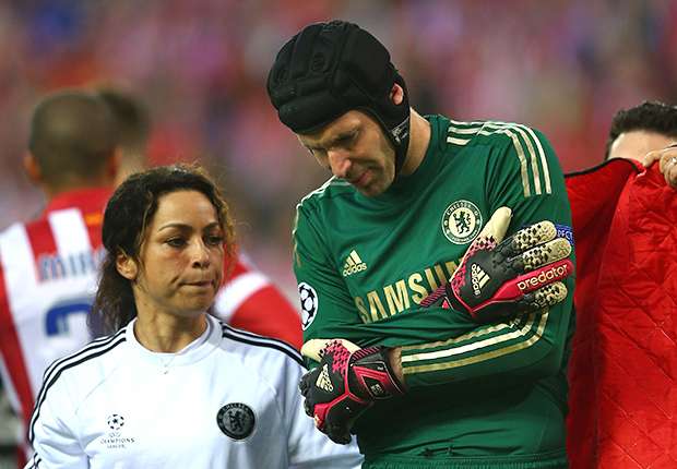 You are currently viewing Cech played with two broken shoulders prior to fracturing his skull