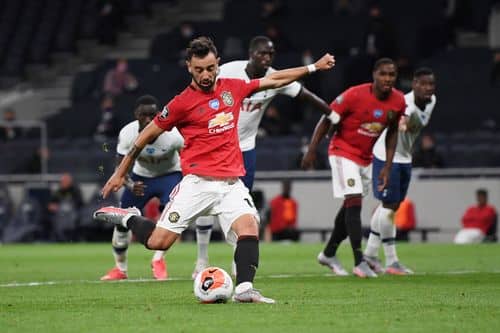 You are currently viewing Fernandes penalty earns Man Utd point at Spurs