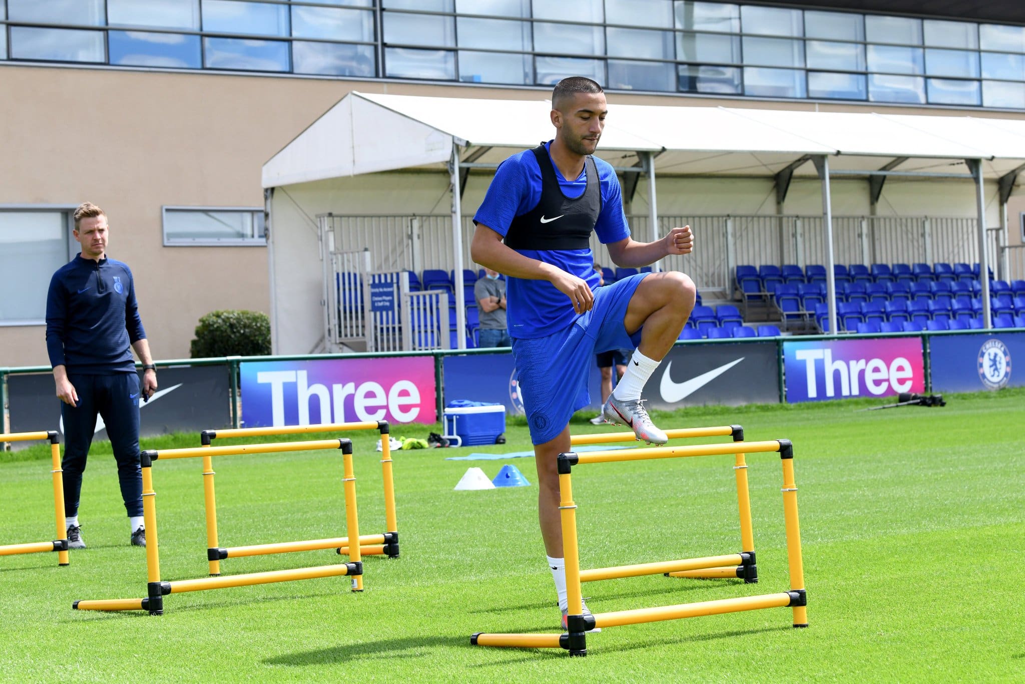 You are currently viewing Ziyech ‘can’t wait’ for Chelsea debut after first training session