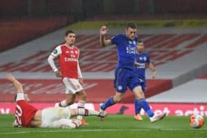 Read more about the article 10-man Arsenal blunted by late Vardy equaliser
