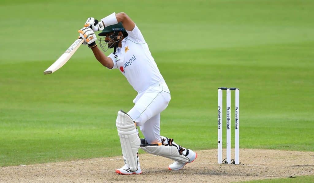 You are currently viewing Rain hampers first day at Old Trafford