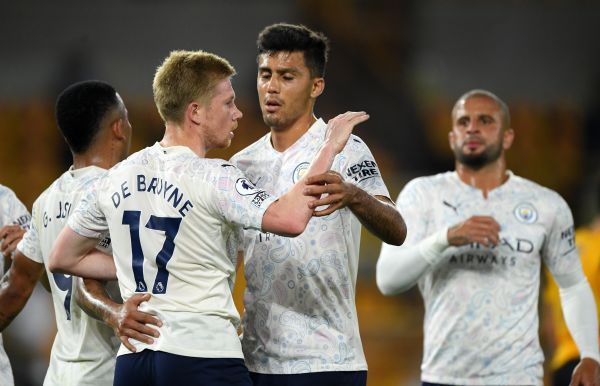 You are currently viewing De Bruyne inspires Manchester City to opening Premier League win at Wolves