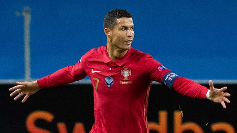 You are currently viewing Portugal star Ronaldo becomes second men’s player to reach 100 international goals