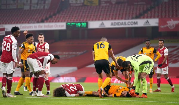 You are currently viewing Jimenez head injury overshadows Wolves win at Arsenal