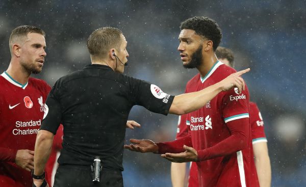 You are currently viewing Liverpool pair voice frustrations with handball law, VAR after Etihad draw