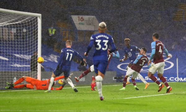 You are currently viewing Abraham brace puts icing on Chelsea victory over West Ham
