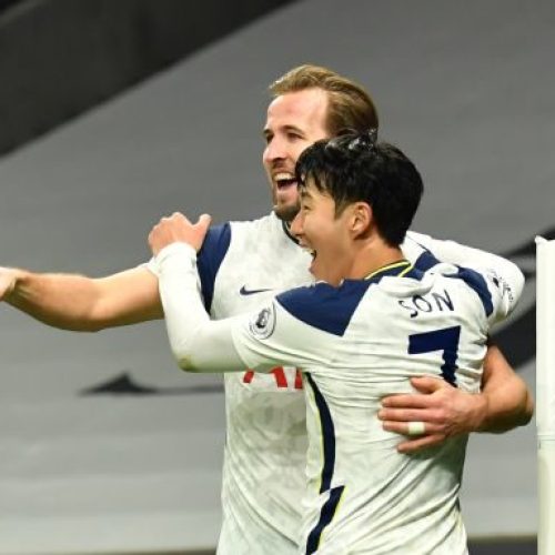 Kane-Son combination sinks Arsenal and takes Tottenham top of the table