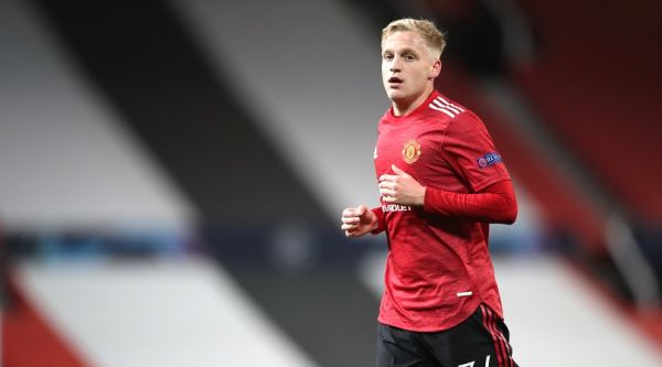 You are currently viewing Van Gaal says van de Beek made the wrong choice by joining Man United