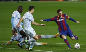 Read more about the article Messi matches Pele record but Barcelona held by Valencia