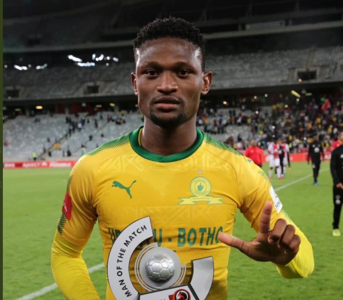 You are currently viewing Mamelodi Sundowns defender Motjeka Madisha dies in car accident