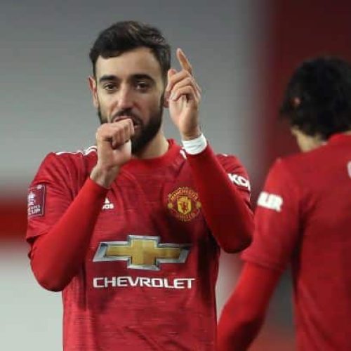 Fernandes goal takes Man Utd through at Liverpool’s expense