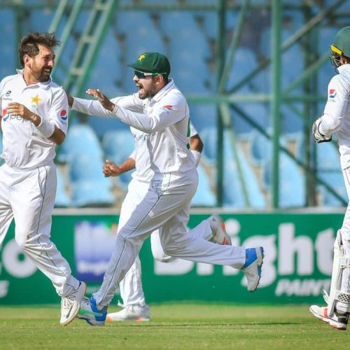 Pakistan thrash Proteas in Karachi