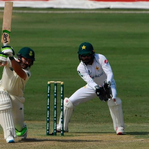 Pakistan punish toothless Proteas