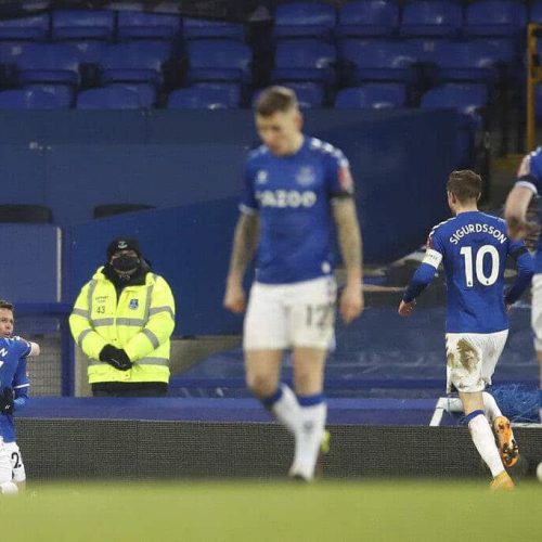 Everton into FA Cup quarter-finals after nine-goal thriller