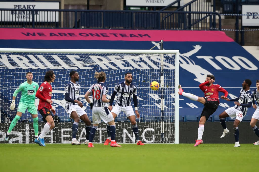 You are currently viewing West Brom hold Man Utd despite Fernandes stunner